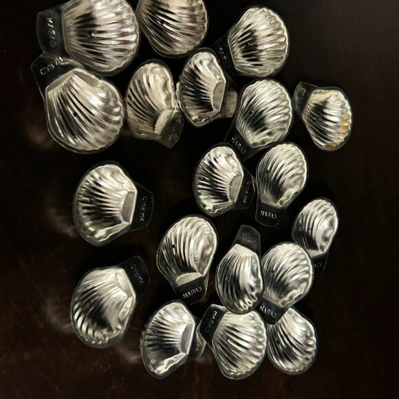 Tartlet Shells Mini Shell Cookie Moulds - Set of `19 - Picture 3 of 3